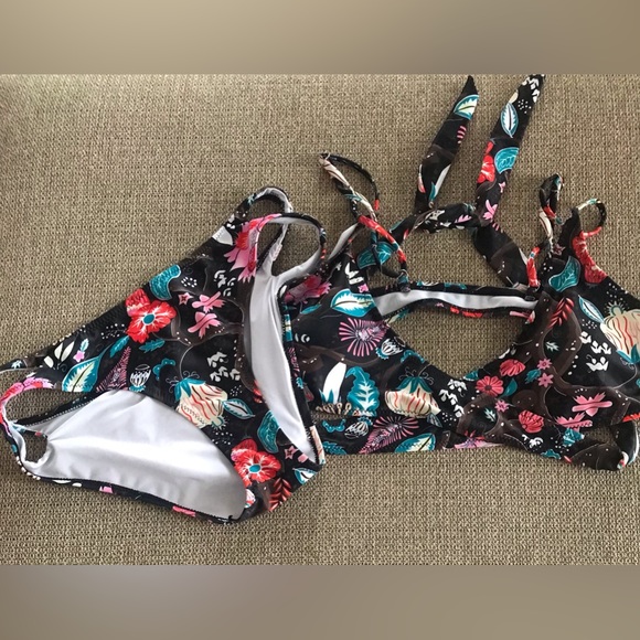 Cupshe Other - CUPSHE  2 Piece Floral Bathing Suit Sz Small
